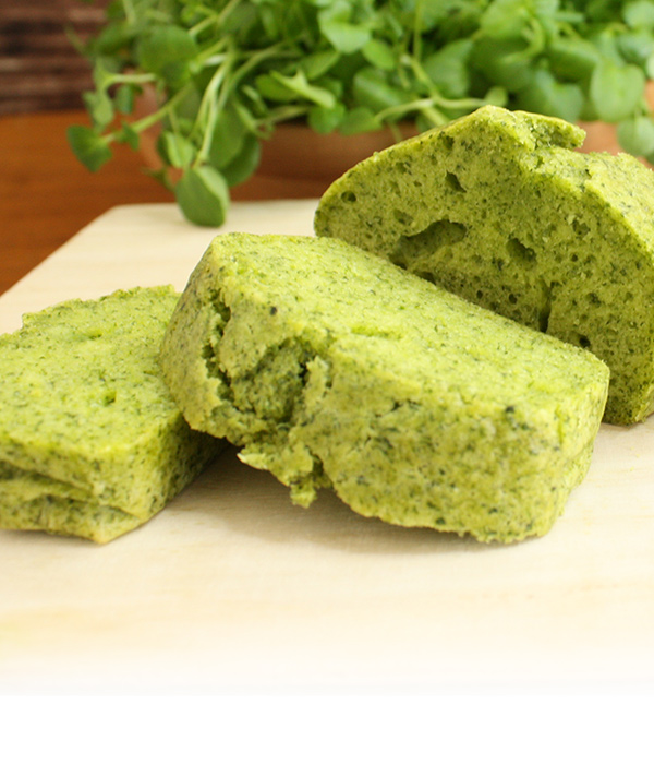 オリジナルケーキとクレソン